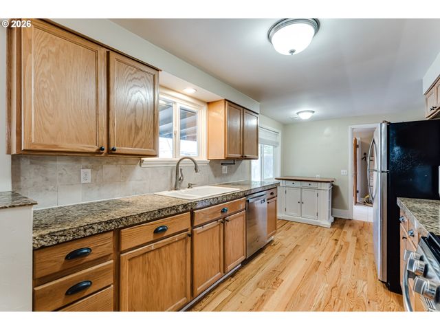 1255 E 24TH Ave, Eugene, OR 97403