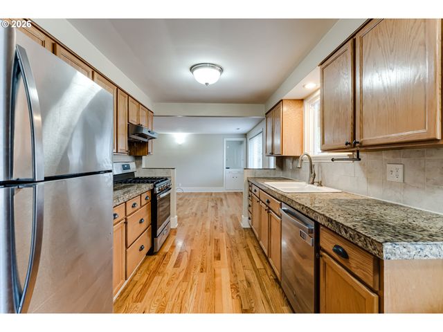 1255 E 24TH Ave, Eugene, OR 97403