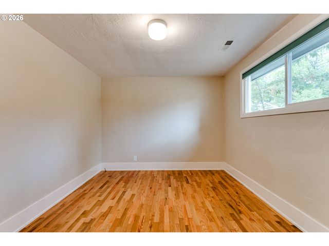 1255 E 24TH Ave, Eugene, OR 97403