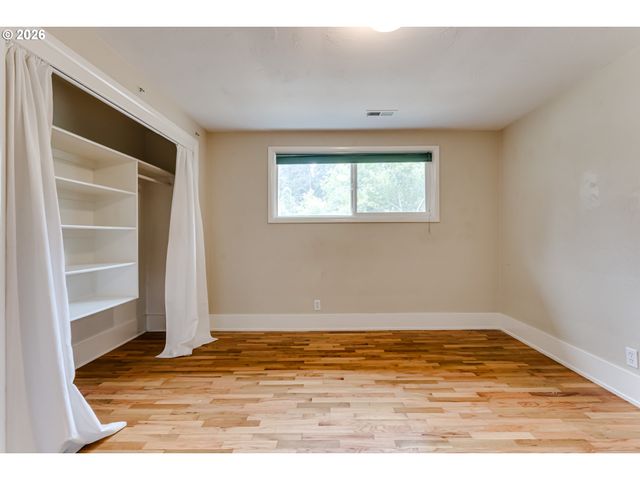 1255 E 24TH Ave, Eugene, OR 97403