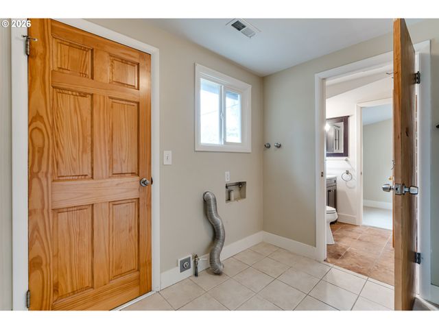 1255 E 24TH Ave, Eugene, OR 97403