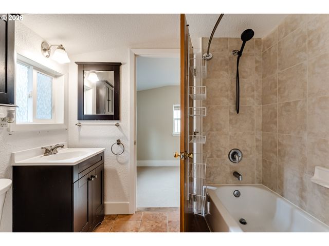 1255 E 24TH Ave, Eugene, OR 97403