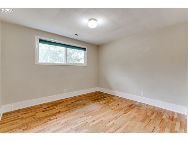 1255 E 24TH Ave, Eugene, OR 97403