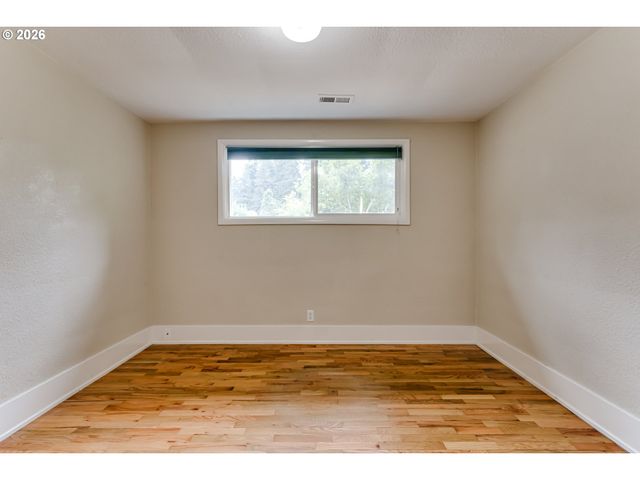 1255 E 24TH Ave, Eugene, OR 97403