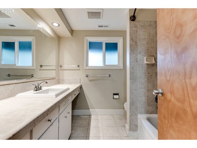 1255 E 24TH Ave, Eugene, OR 97403