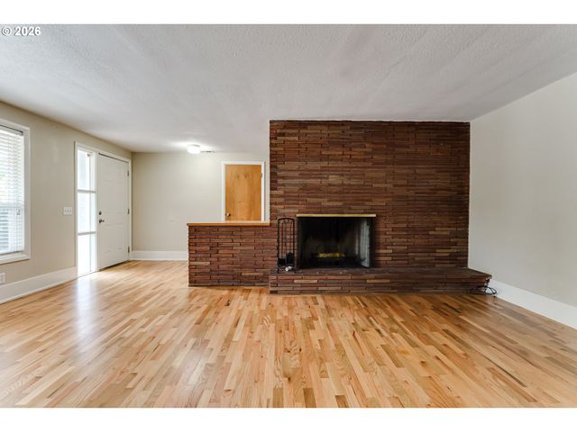 1255 E 24TH Ave, Eugene, OR 97403