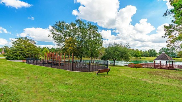 15 Stanford Court, Montgomery, TX 77356