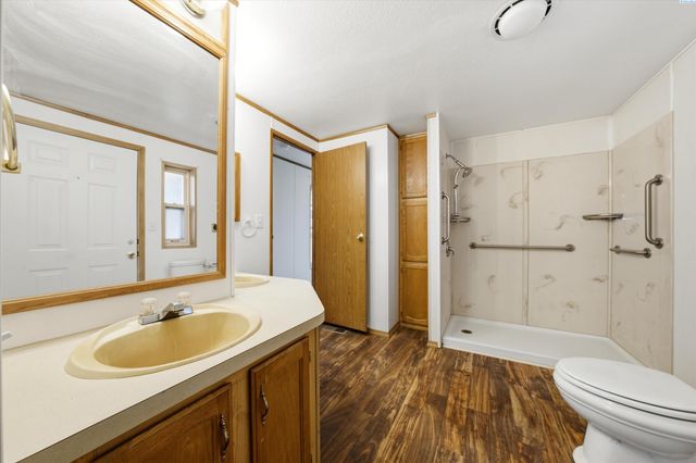 8 W Entiat Place, Kennewick, WA 99336