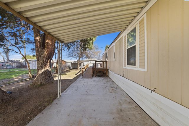 8 W Entiat Place, Kennewick, WA 99336