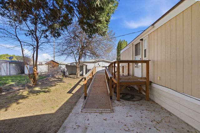 8 W Entiat Place, Kennewick, WA 99336