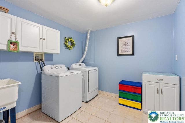 3519 Sharon Circle, North Whitehall Twp, PA 18078