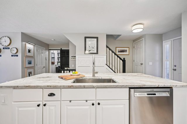 6517 Upper Lake Circle, Westerville, OH 43082