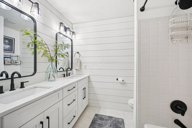 6517 Upper Lake Circle, Westerville, OH 43082