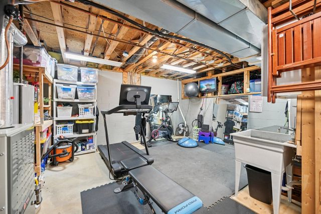 6517 Upper Lake Circle, Westerville, OH 43082