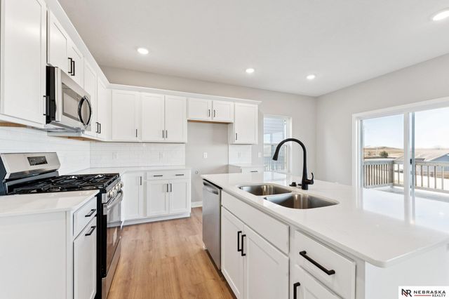 11302 Portage Circle, Papillion, NE 68046