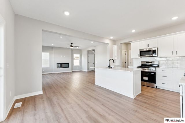 11302 Portage Circle, Papillion, NE 68046