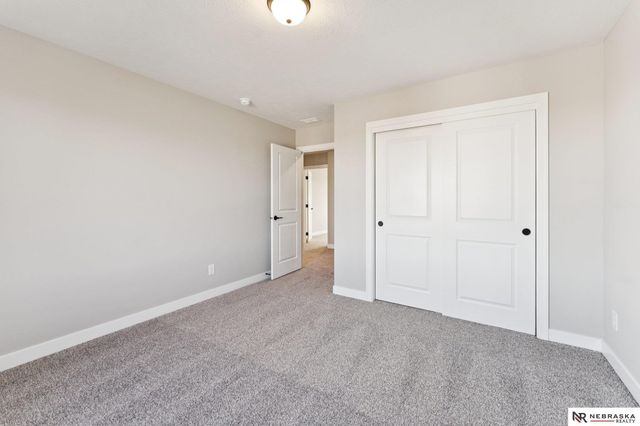 11302 Portage Circle, Papillion, NE 68046