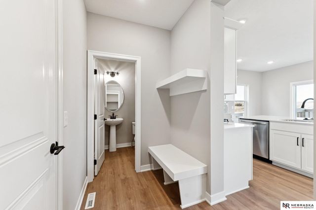 11302 Portage Circle, Papillion, NE 68046