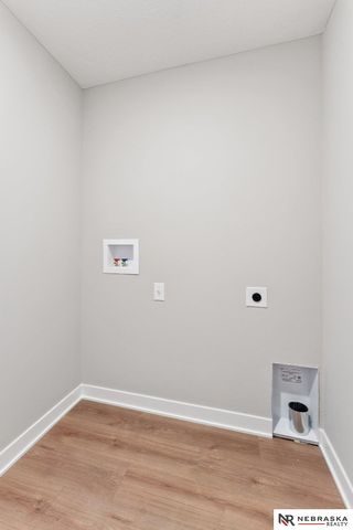 11302 Portage Circle, Papillion, NE 68046