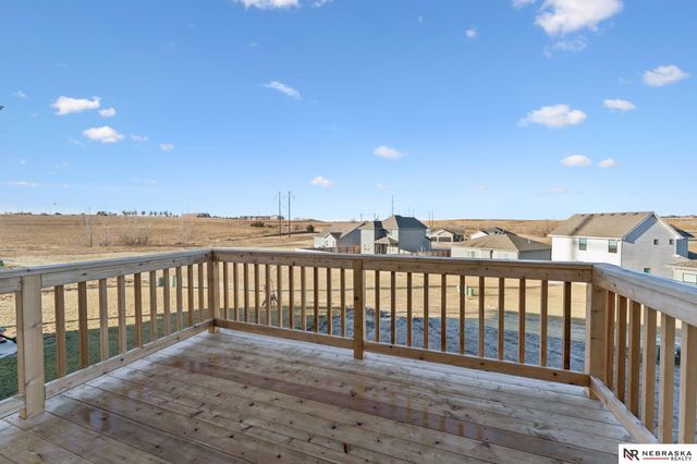 11302 Portage Circle, Papillion, NE 68046