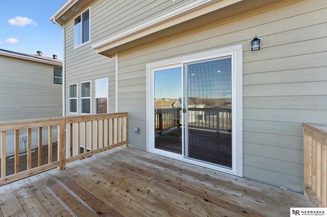 11302 Portage Circle, Papillion, NE 68046