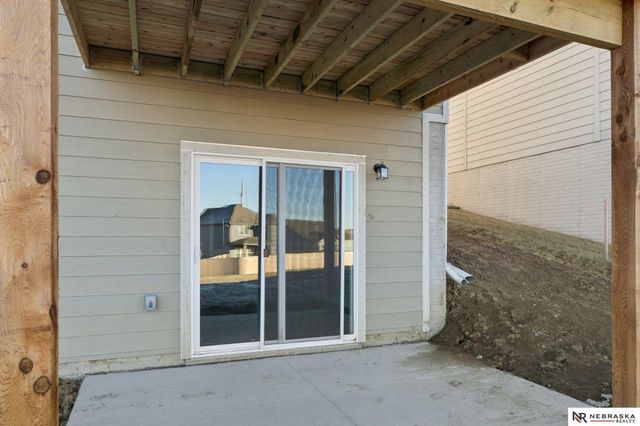 11302 Portage Circle, Papillion, NE 68046