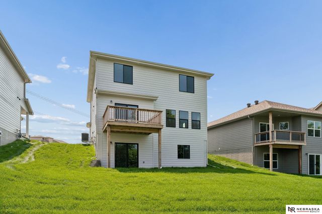 11302 Portage Circle, Papillion, NE 68046
