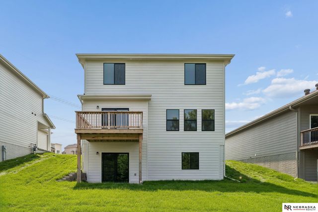 11302 Portage Circle, Papillion, NE 68046