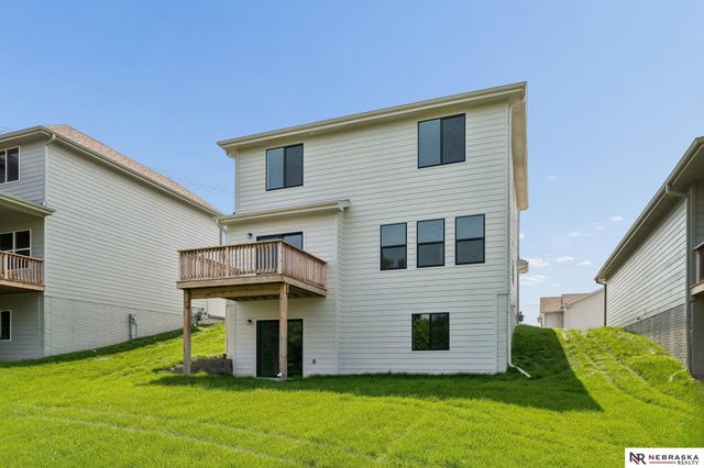 11302 Portage Circle, Papillion, NE 68046