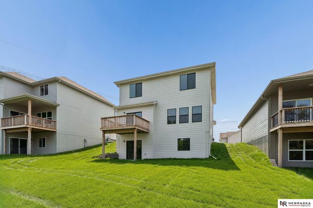 11302 Portage Circle, Papillion, NE 68046