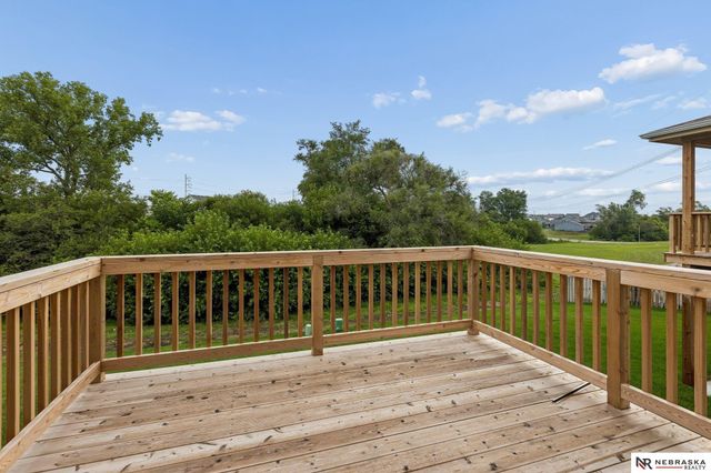 11302 Portage Circle, Papillion, NE 68046