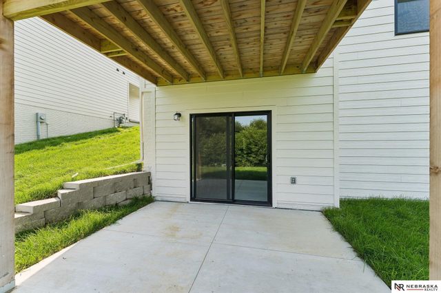 11302 Portage Circle, Papillion, NE 68046