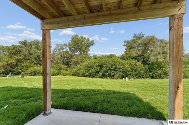 11302 Portage Circle, Papillion, NE 68046