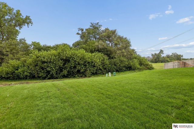 11302 Portage Circle, Papillion, NE 68046