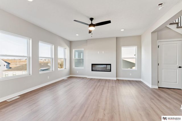 11302 Portage Circle, Papillion, NE 68046