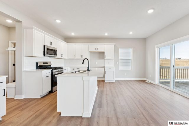 11302 Portage Circle, Papillion, NE 68046