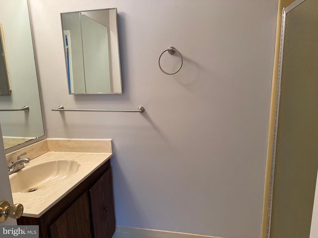 1475 1475 MOUNT HOLLY RD, Edgewater Park, NJ 08010