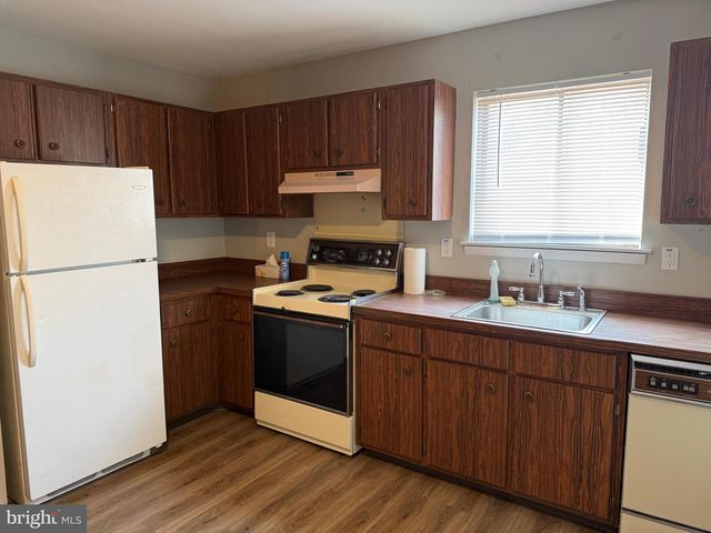 1475 1475 MOUNT HOLLY RD, Edgewater Park, NJ 08010