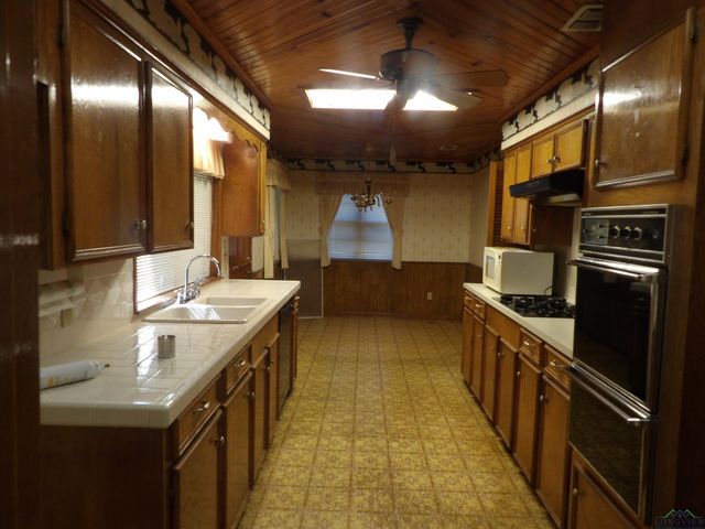 2307 Lilly St, Longview, TX 75602