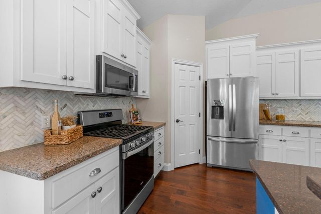 1749 Charleston Lane, Waconia, MN 55387