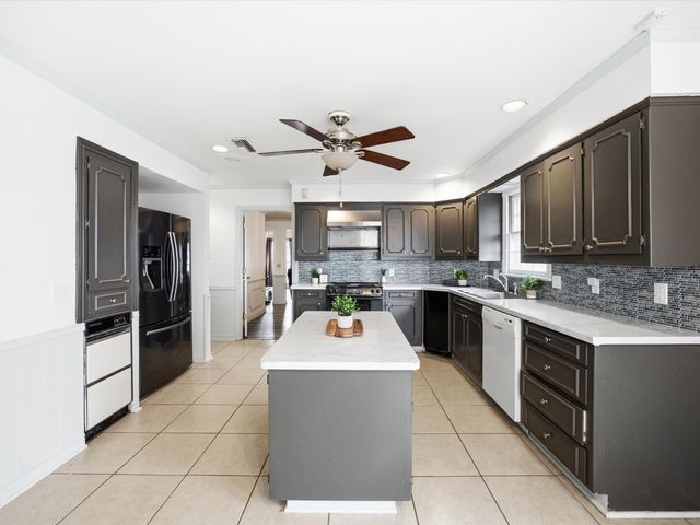 3514 Shady Valley Drive, Pantego, TX 76013