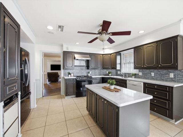 3514 Shady Valley Drive, Pantego, TX 76013