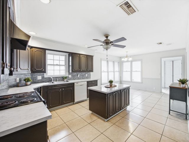 3514 Shady Valley Drive, Pantego, TX 76013