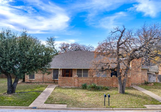 3514 Shady Valley Drive, Pantego, TX 76013