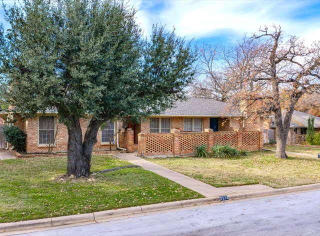 3514 Shady Valley Drive, Pantego, TX 76013