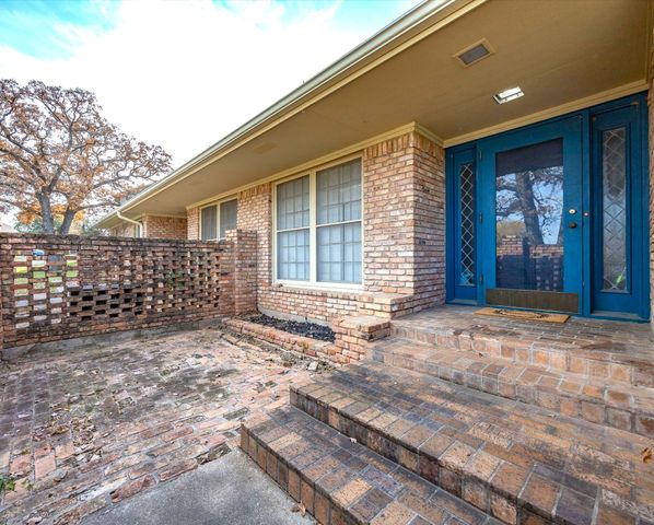 3514 Shady Valley Drive, Pantego, TX 76013
