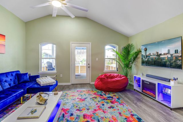 2108 Knollwood Street, Kemah, TX 77565