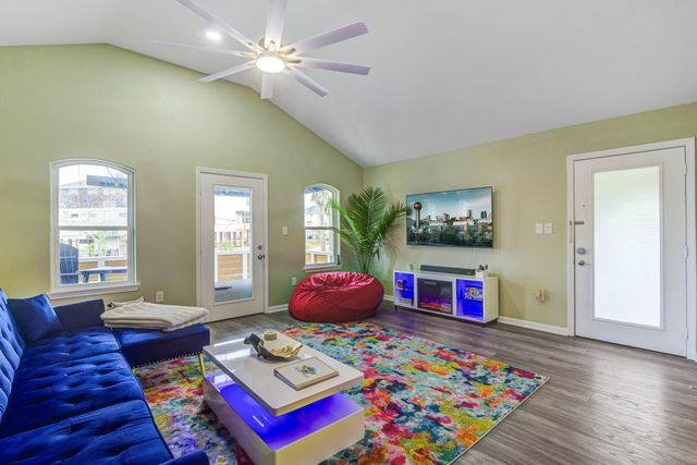 2108 Knollwood Street, Kemah, TX 77565