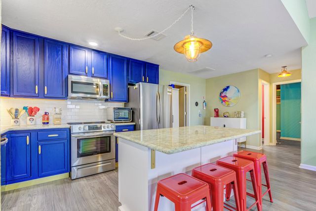 2108 Knollwood Street, Kemah, TX 77565