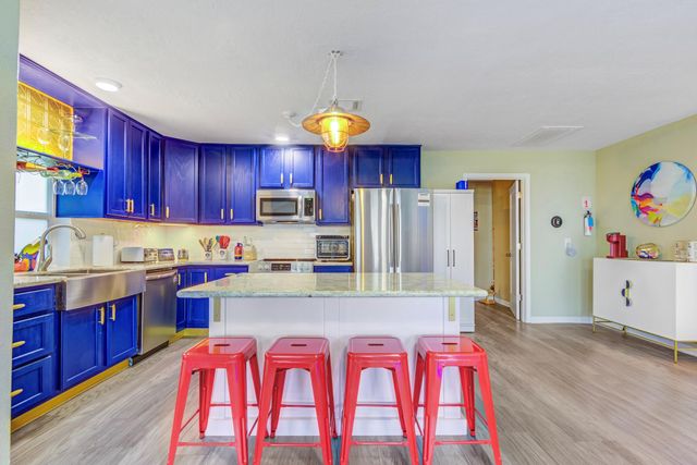 2108 Knollwood Street, Kemah, TX 77565